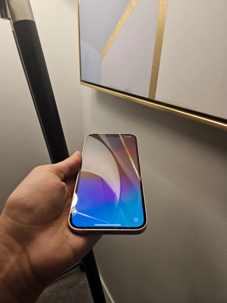 iphone 13 in excellent condition image indicator(7)