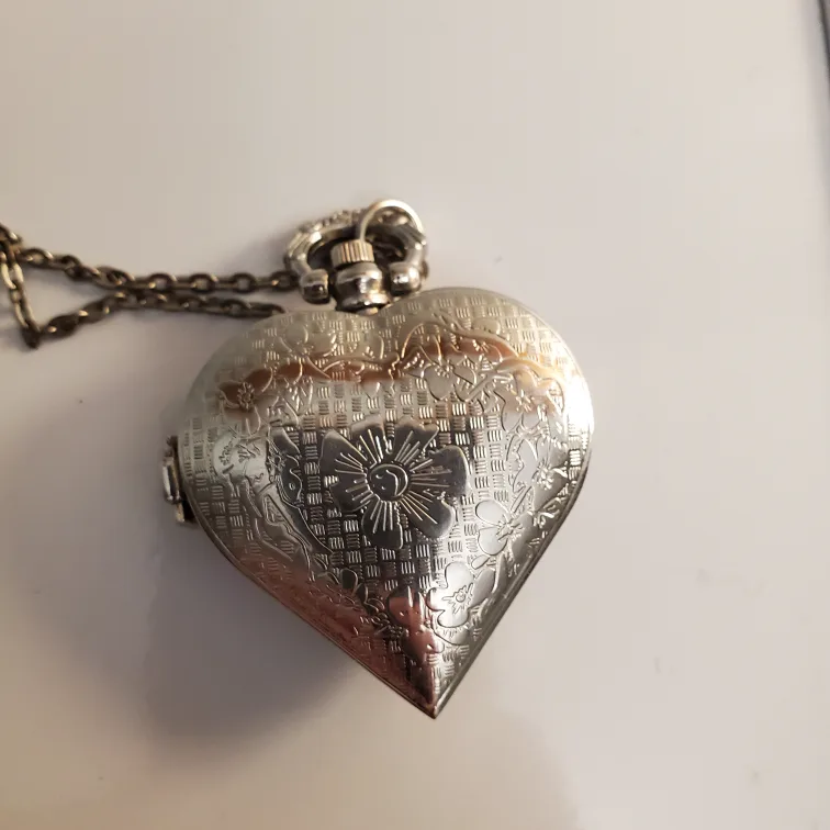 Heart-Shaped Pocket Watch Necklace image indicator(5)