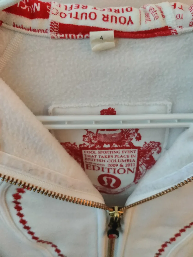 Lululemon scuba limited edition size 4 image indicator(3)