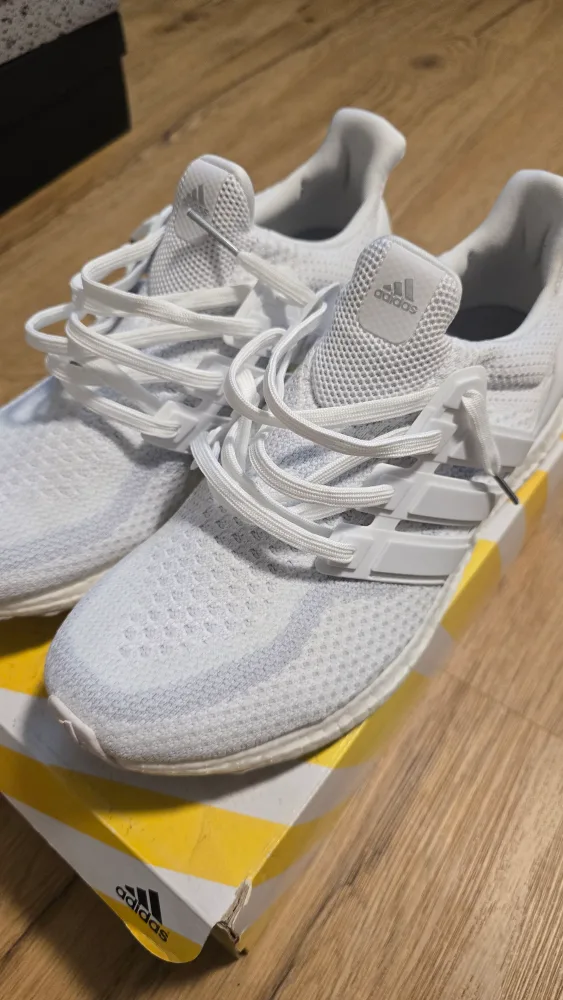 Adidas Ultraboost Men's Running Shoes - Size US 11 image indicator(2)