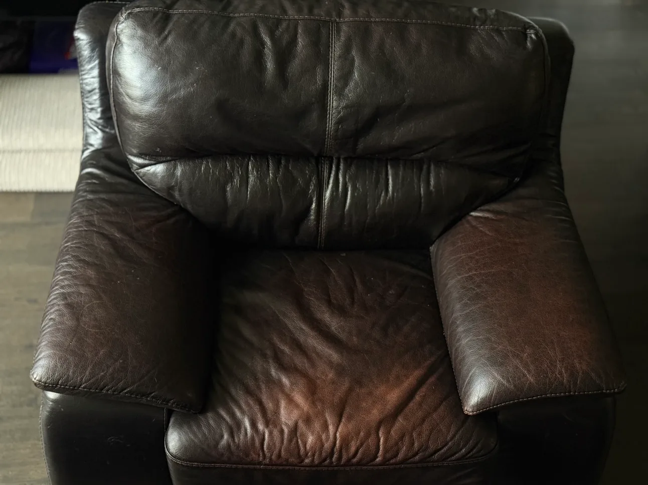 Brown leather couch thumbnail