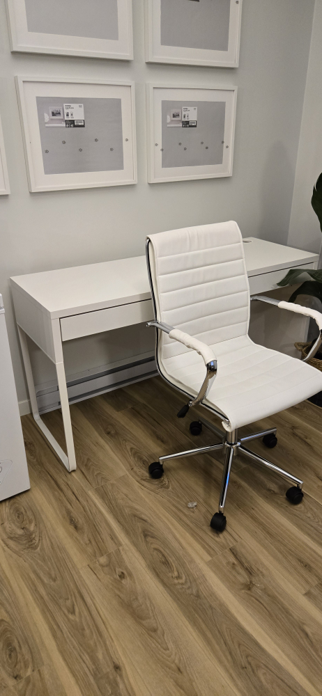 White Desk and Chair - photo 4