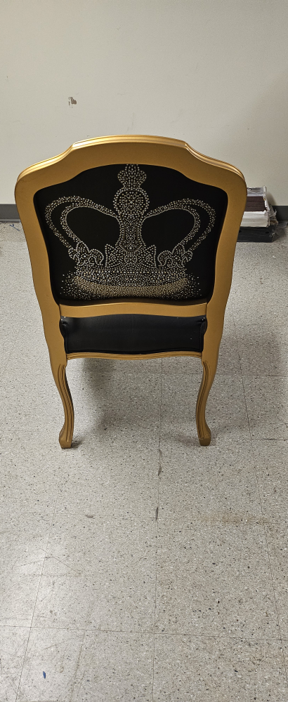 Armchair with Crown Design - photo 2