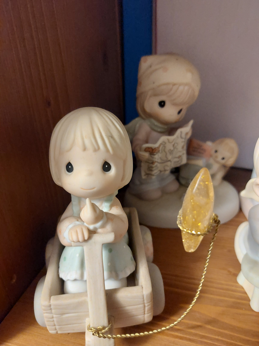 Precious Moments Figurines Collection - photo 3