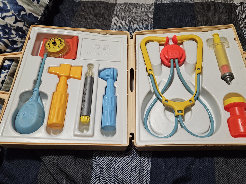 Vintage Fisher-Price Medical Kit - photo 3