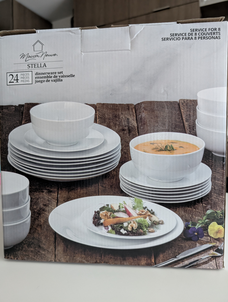 Maison Noir Stella 24-Piece Dinnerware Set