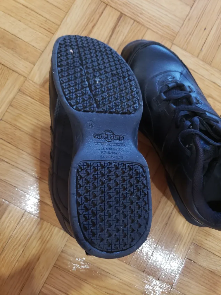 SafeTstep Women's Black Leather antislip Shoes - Size 8.5 image indicator(2)