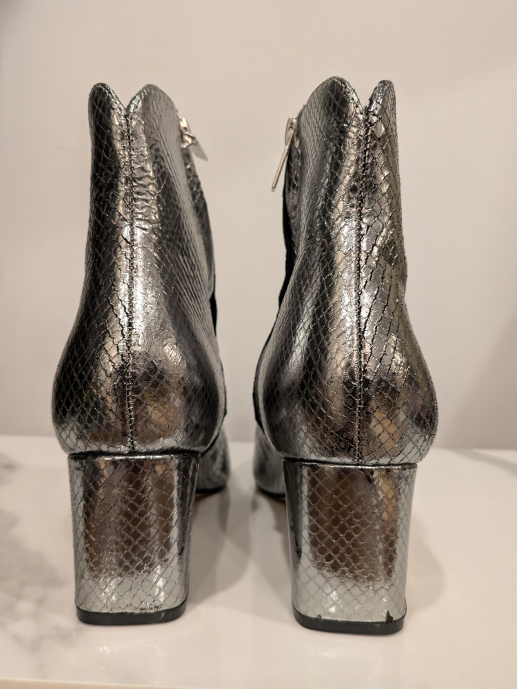Marc Fisher LTD Silver Snakeskin Ankle Boots - Size 8M - photo 3