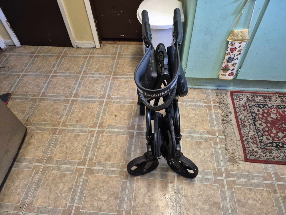 Drive Medical Evolution Rollator Walker - photo 2