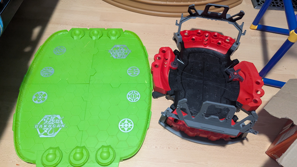 Bulk Bakugan Lot with Battle Arena and Cards - photo 3