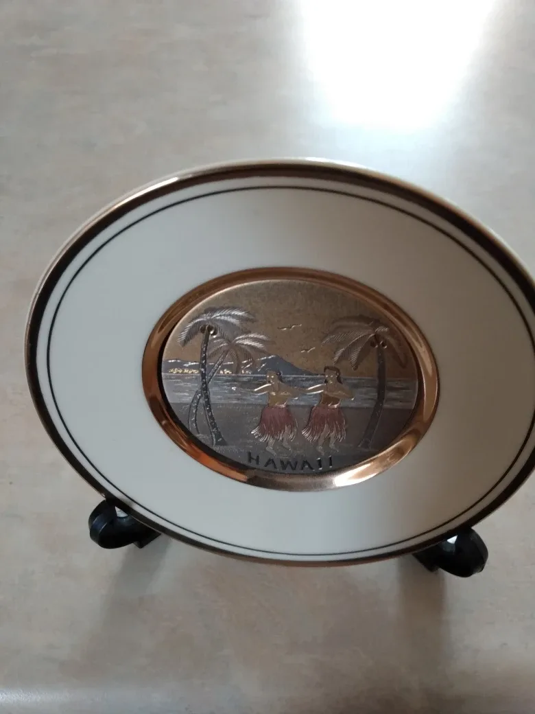 Vintage Hawaii Collectible Plate with stand image indicator(4)