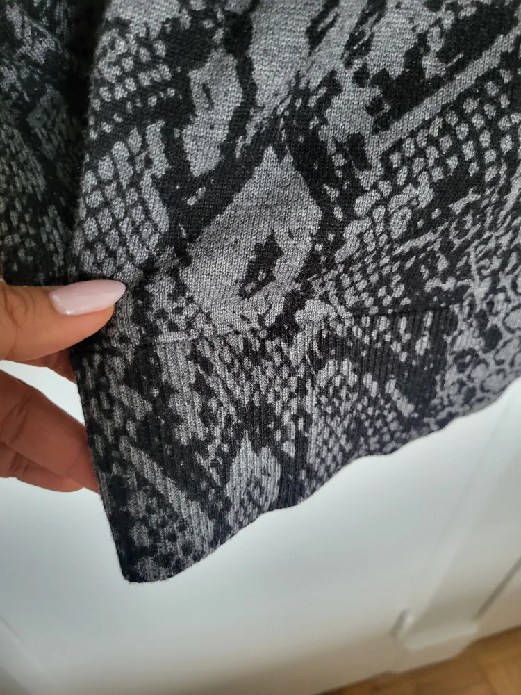 BCBGMAXAZRIA Snakeskin Print Sweater image indicator(5)