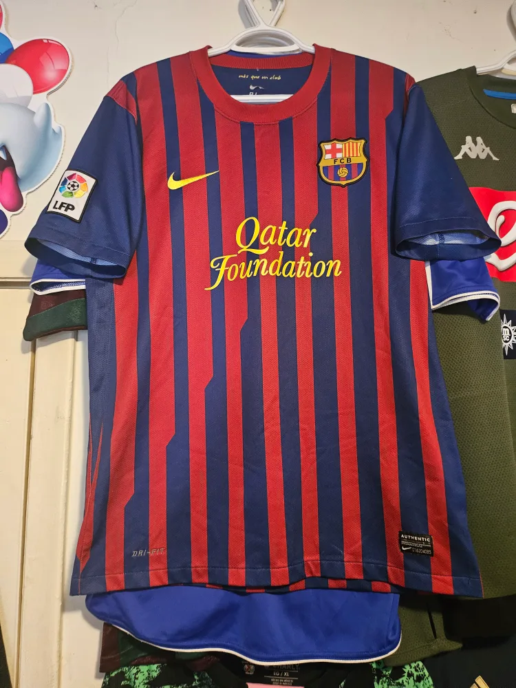 FC Barcelona 11/12 Messi Vintage Nike soccer jersey image indicator(2)