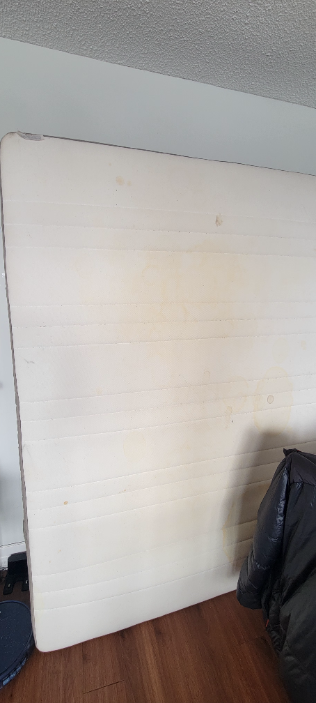 Used queen Mattress