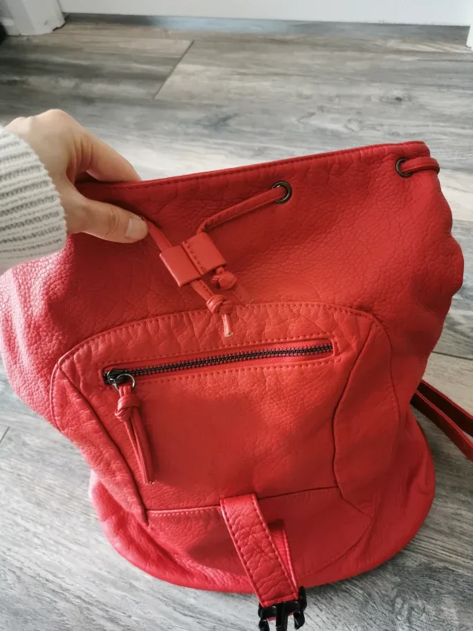 Red Leather Backpack image indicator(5)