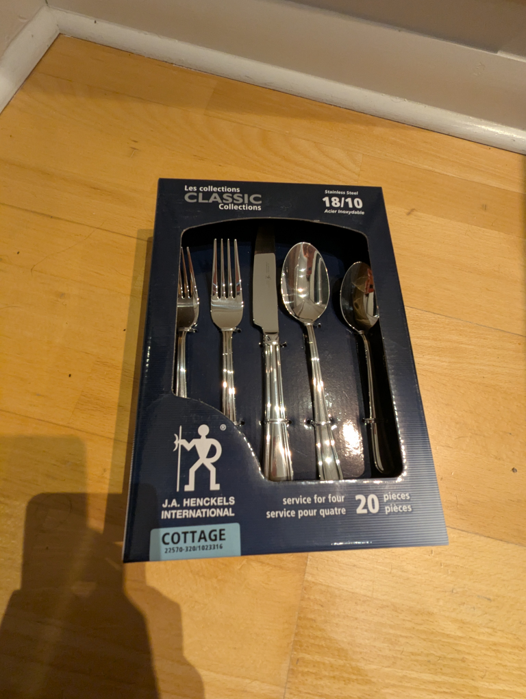 Henckels new in box cutlery set. 20 pieces