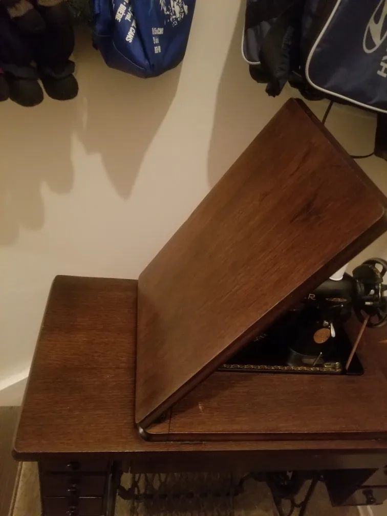 Vintage Singer Treadle Sewing Machine in beautiful cabinet image indicator(3)
