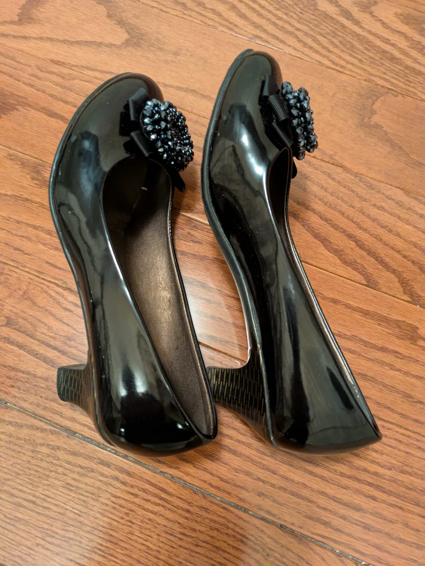 Brand New Nantong Black Patent Leather Low Heels image indicator(2)