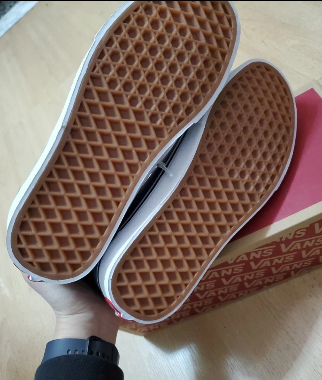 VANS women's ward low top sneaker image indicator(4)