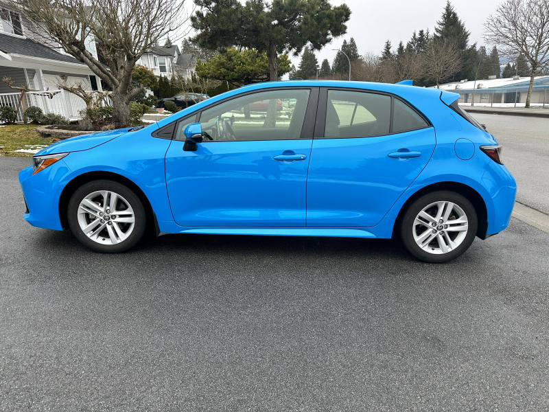 2022 Toyota Corolla Hatchback - Blue - photo 3