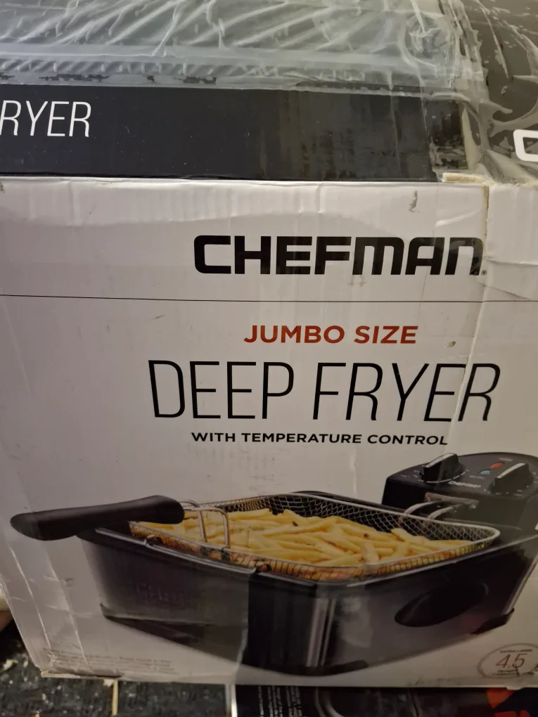New never used  Chefman 4.3 Liter Deep Fryer with Basket image indicator(9)