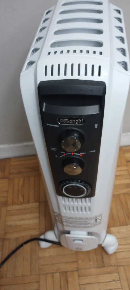 DeLonghi Dragon, Oil Filled Radiator Heater TRD40615T, Like new image indicator(7)