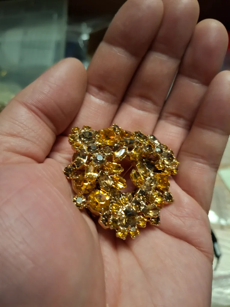 Vintage Brooches - Set of 4 image indicator(3)