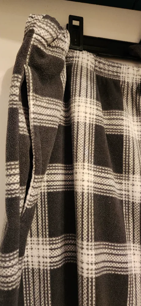 Men's Fleece Plaid Pajama Bottoms image indicator(3)