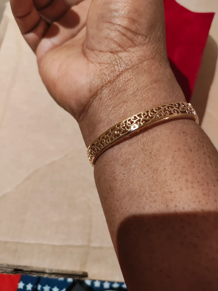 Gold-tone Enamel Hinged Bangle Bracelet image indicator(4)