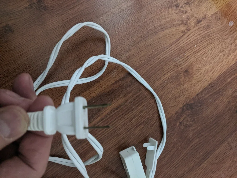 White 3-Outlet Extension Cord image indicator(3)