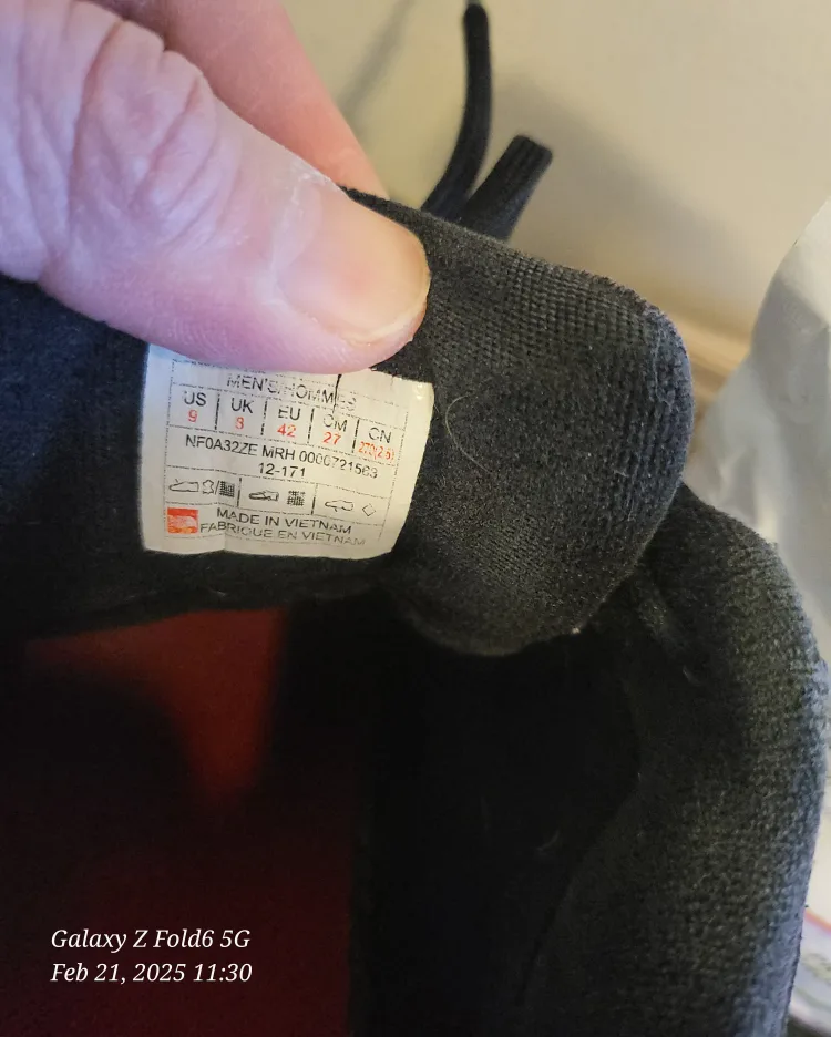 North Face Waterproof Winter Shoe size 9 (FREE) image indicator(7)