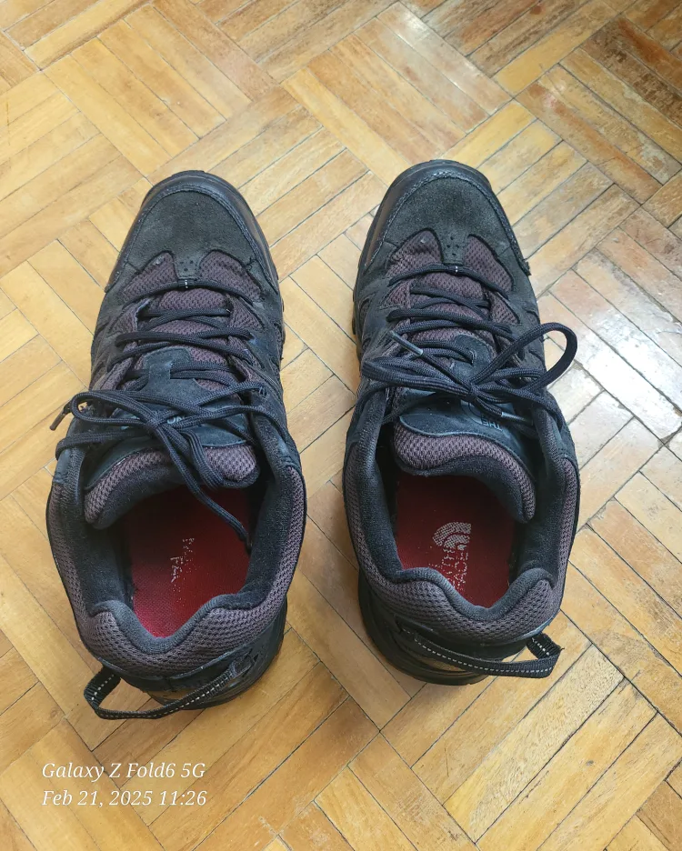 North Face Waterproof Winter Shoe size 9 (FREE) image indicator(8)