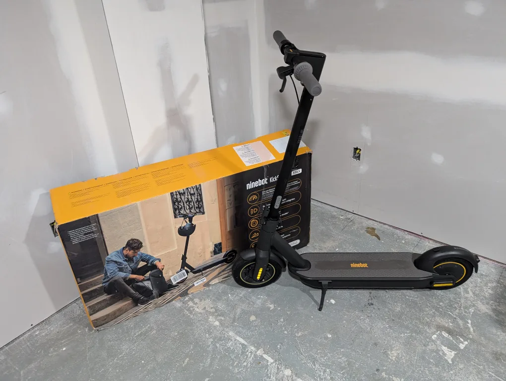 Brand New Segway Ninebot Max Kickscooter Electric Scooter image indicator(3)