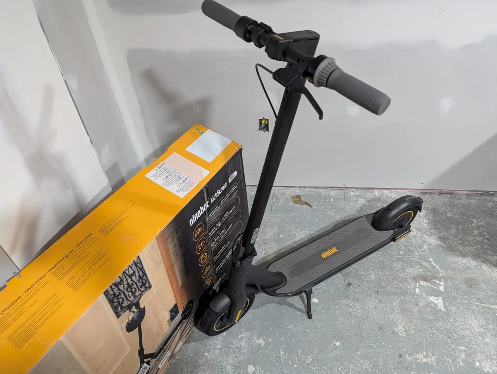 Brand New Segway Ninebot Max Kickscooter Electric Scooter image indicator(7)