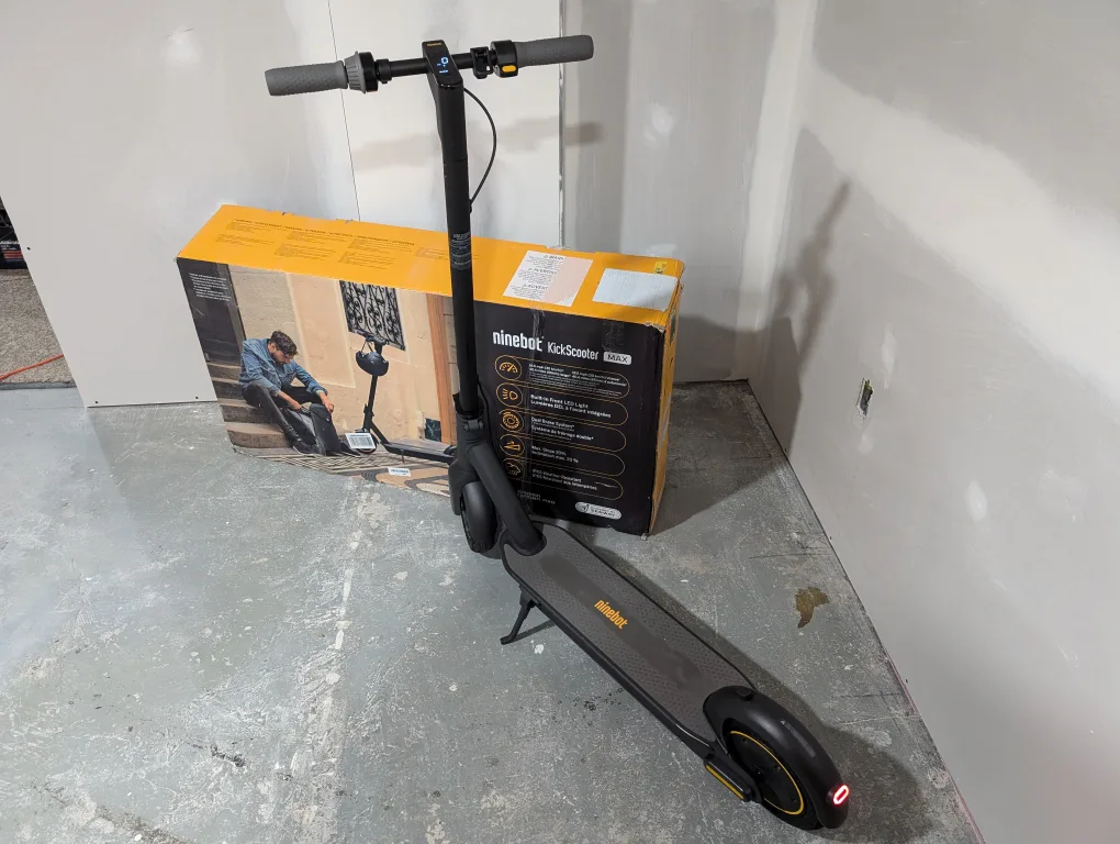 Brand New Segway Ninebot Max Kickscooter Electric Scooter image indicator(8)