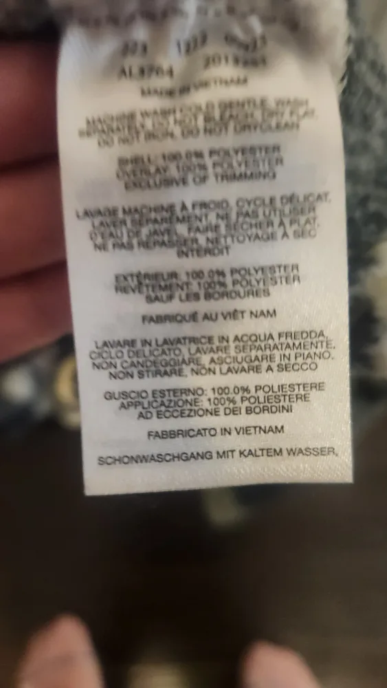 Stay Warm.. Coats in New Condition image indicator(4)