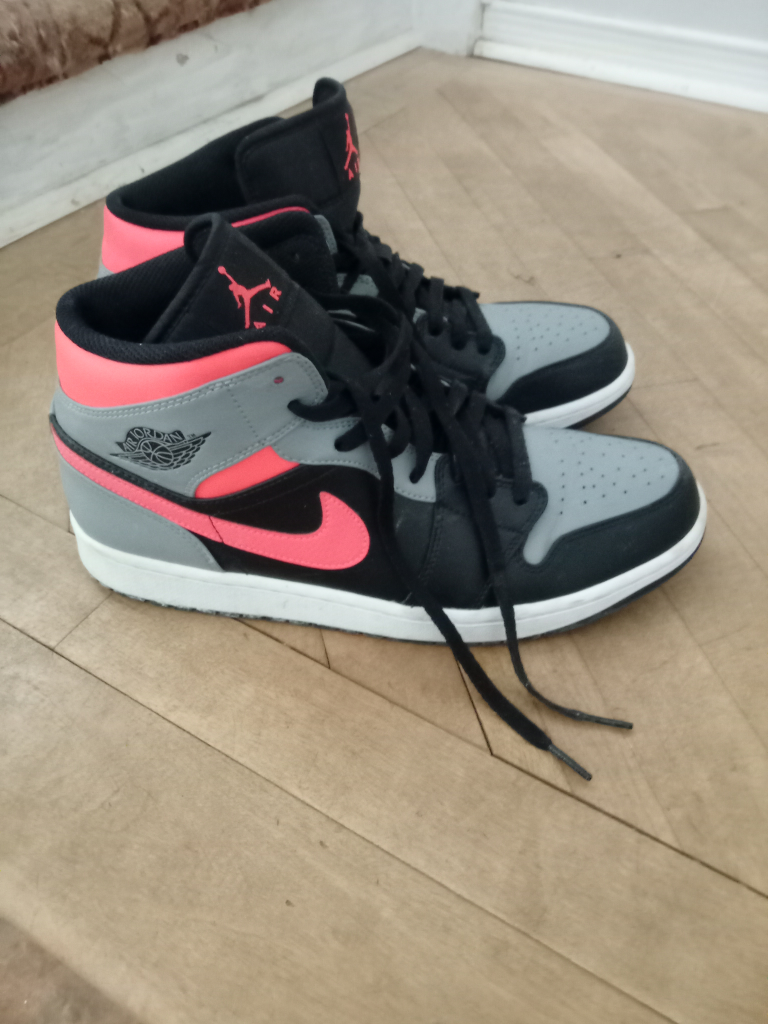Air Jordan 1 Mid Sneakers