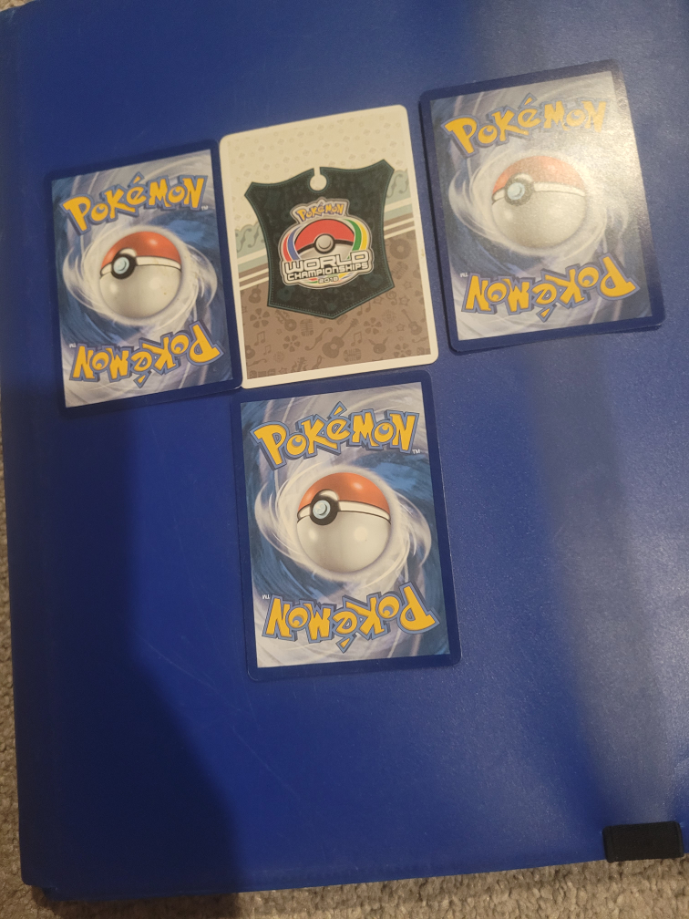 Four Lycanroc V Pokémon Cards - photo 2