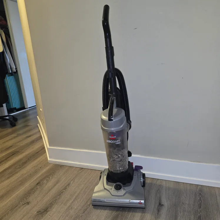 Very Strong Bissell Upright Vacuum - AeroSwift -  Move out sale image indicator(8)