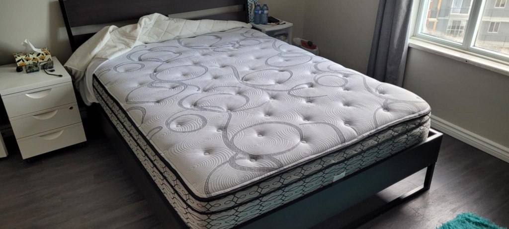 Sealy Posturepedic Mattress - photo 2