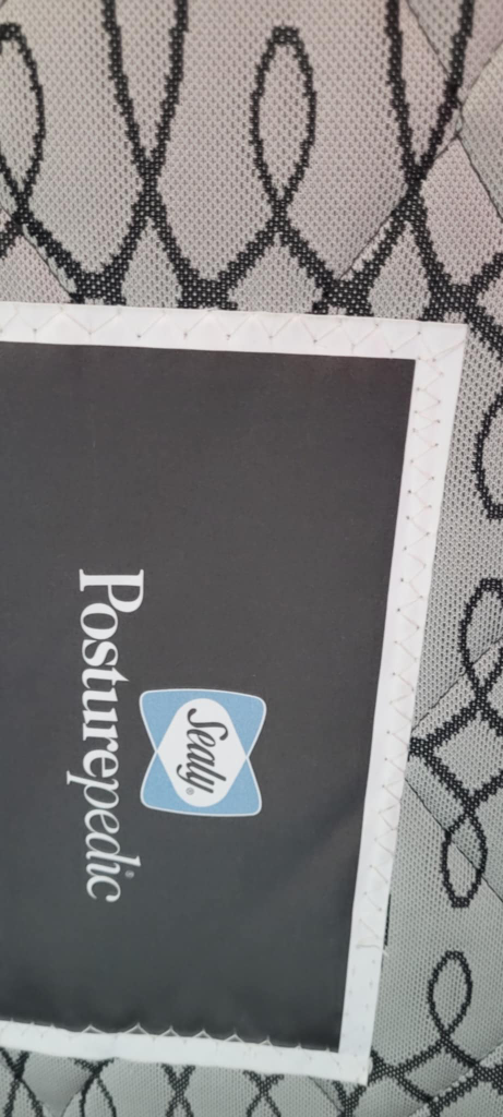 Sealy Posturepedic Mattress - photo 5