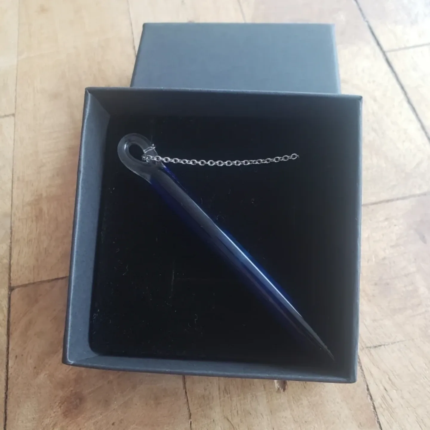 Blue Glass Pendant Necklace image indicator(3)