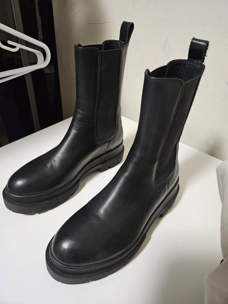 la canadienne braydon leather boots image indicator(3)