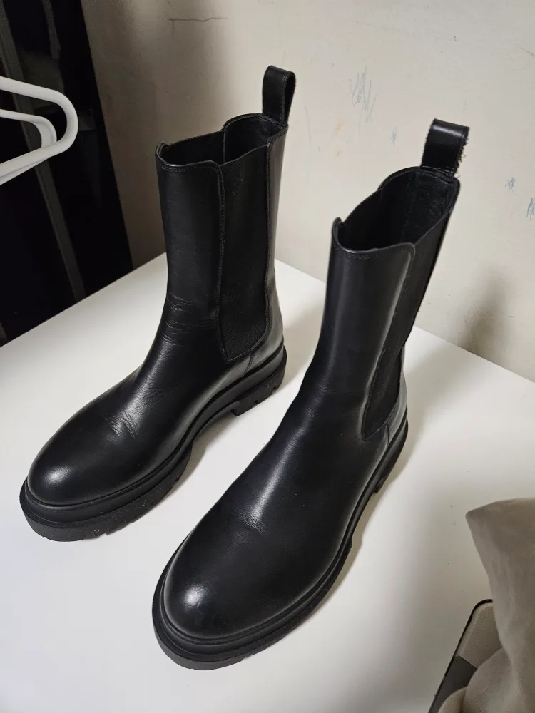 la canadienne braydon leather boots image indicator(4)