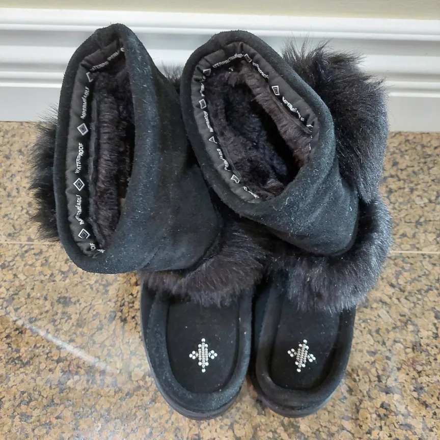 manitobah mukluks waterproof snow boots size 3Y image indicator(7)