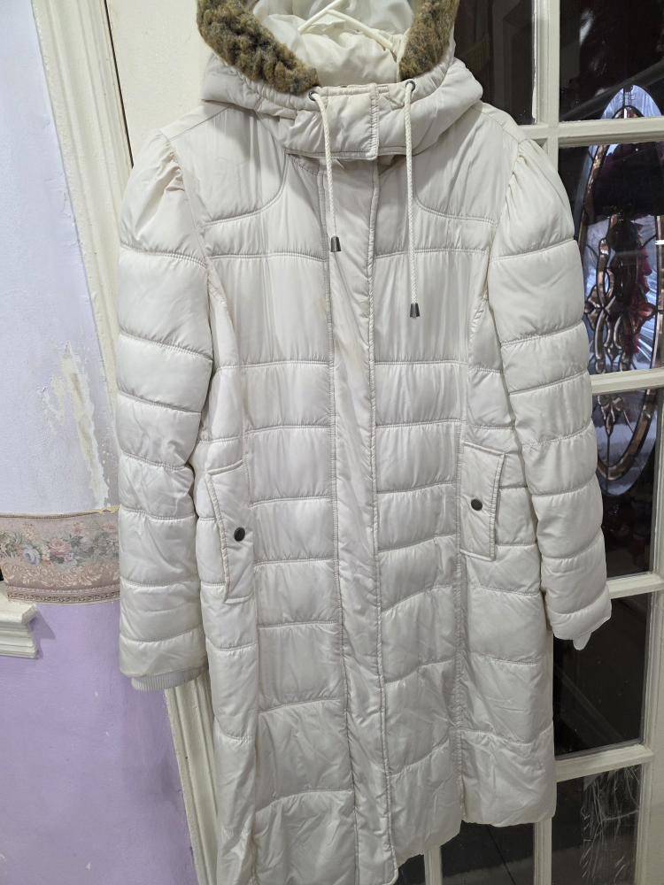 #FreecycleWomen's White Long Puffer Jacket with Faux Fur Hood