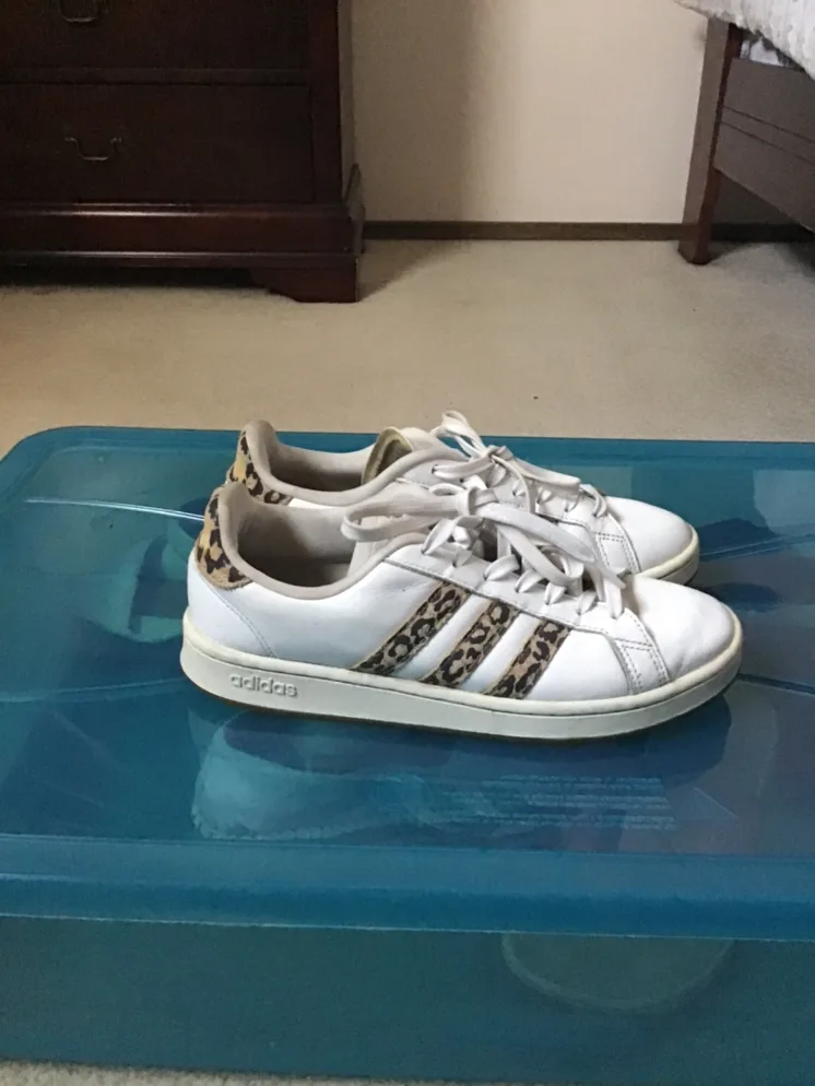 Women’s Adidas Snickers image indicator(6)