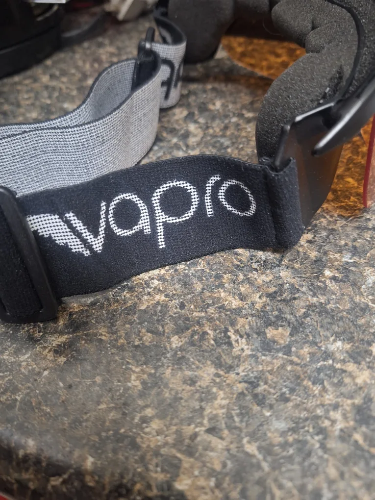 Vapro Snowboarding/Ski Glasses with Case and Extra Lenses image indicator(4)