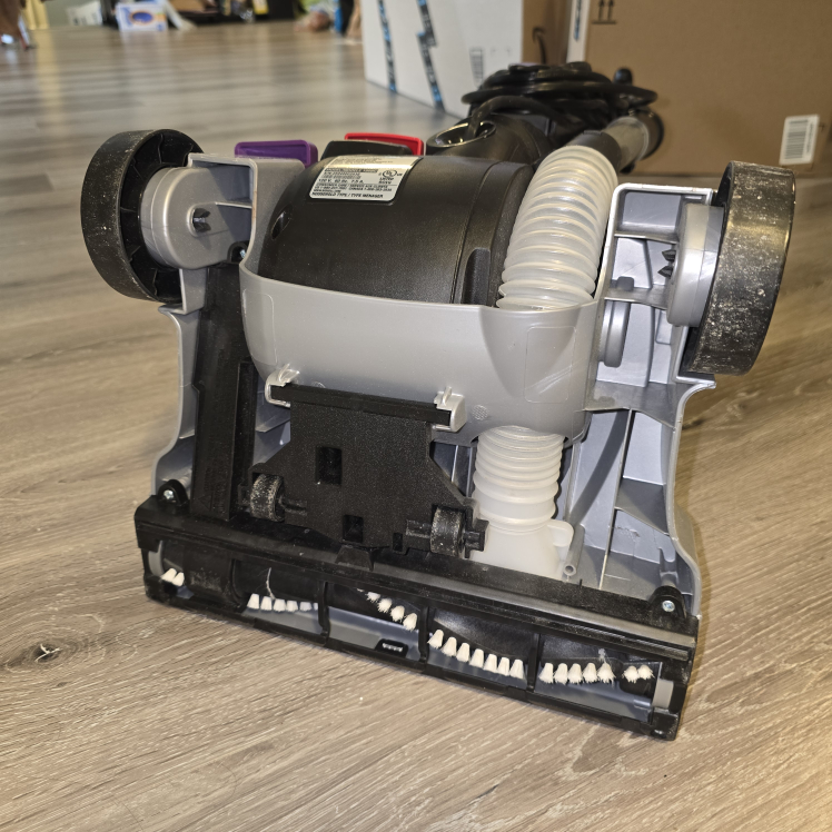Very Strong Bissell Upright Vacuum - AeroSwift -  Move out sale - photo 5