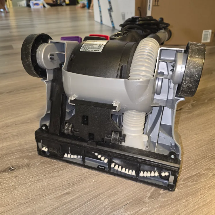 Very Strong Bissell Upright Vacuum - AeroSwift -  Move out sale image indicator(5)